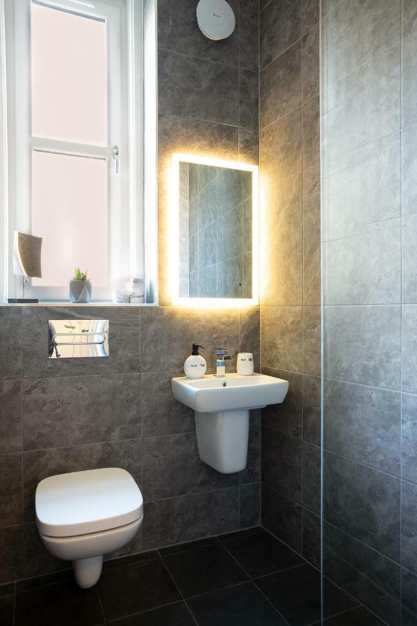 Holyrood Park City Centre Apartment Единбург Екстериор снимка